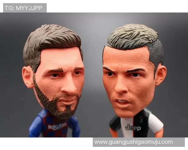 足球明星仿真公仔勾线艺术创作探索与技巧分享