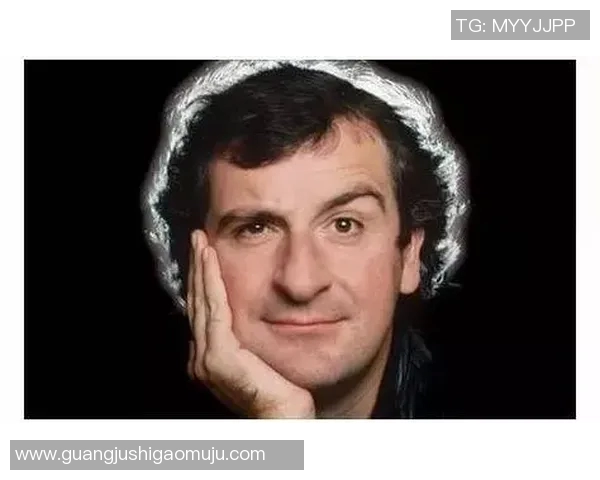 亚当斯的传奇人生与影响力探讨：从平凡到伟大的奋斗历程